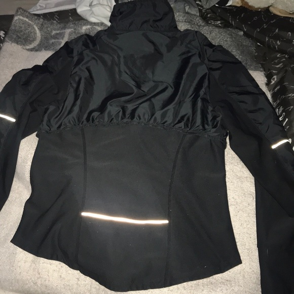 This is a nice dry fit nike jacket - Picture 4 of 4